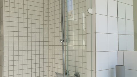 Center - Studio - Close To The King: Badeværelse