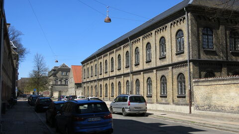 Center - Studio - Close To The King: Udendørs