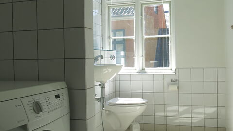 Center - Studio - Close To The King: Badeværelse