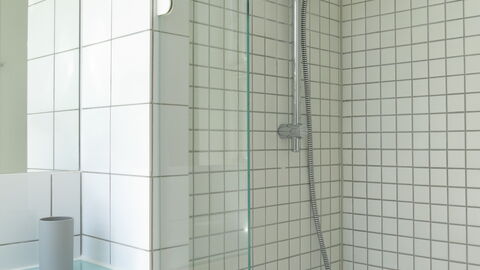 Center - Studio - Close To The King: Badeværelse