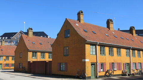 Center - Studio - Close To The King: Udendørs