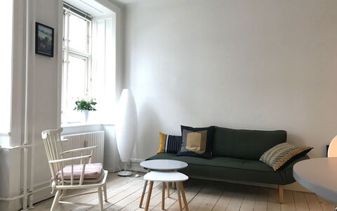 Vesterbro - 2 Bedrooms - Close Tivoli: Frokostlokale, Stue