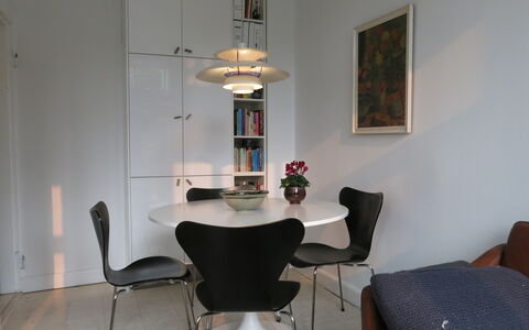 Christianshavn - Studio - Space For 2: Frokostlokale, Køkken, soveværelse, Stue