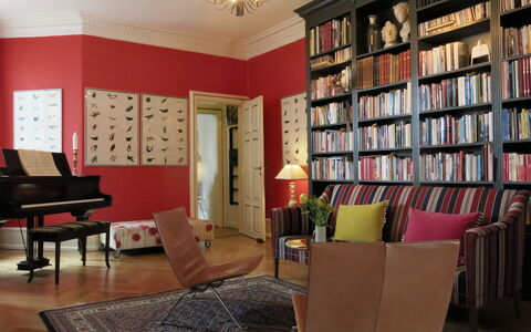 Center - Close To The King - The Marble Church: Stue