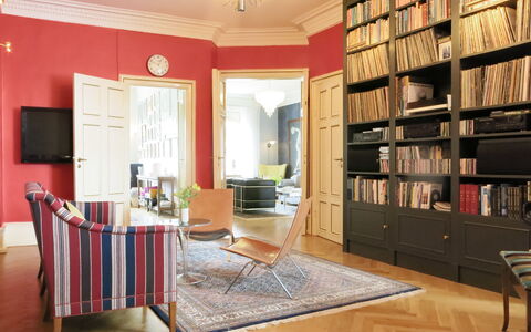 Center - Close To The King - The Marble Church: Stue