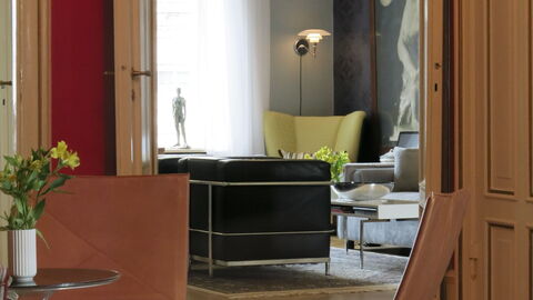 Center - Close To The King - The Marble Church: Stue