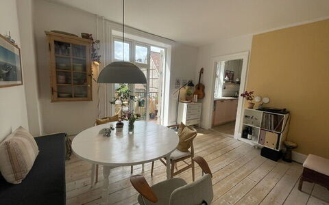 Center - Close To The King: Frokostlokale