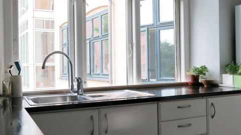 Cozy Area - Super Location - Balcony: Køkken