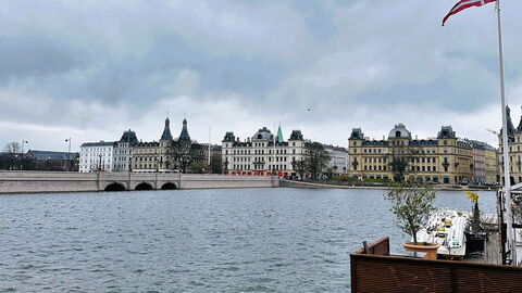 Cozy Area - Super Location - Balcony: Udendørs