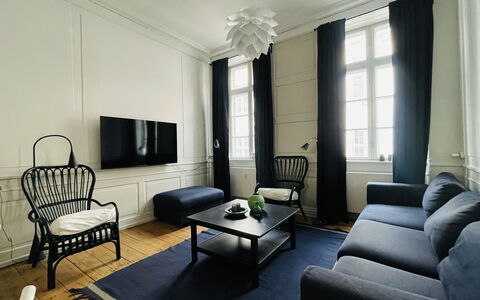 Center-inner City-2 Bedrooms-close To Everything