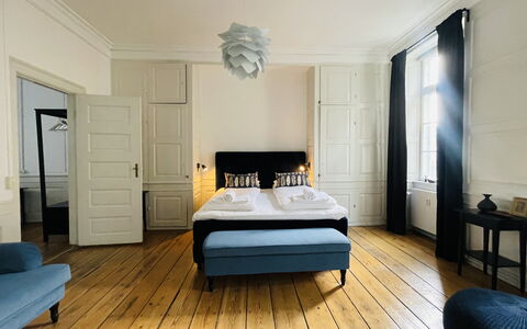 Center-inner City-2 Bedrooms-close To Everything