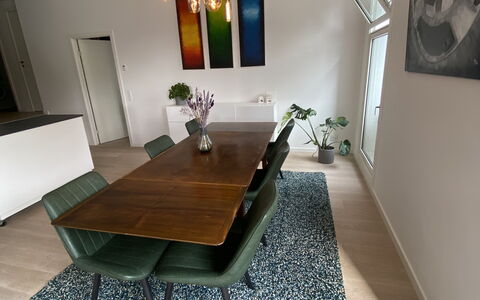 2 Bedrooms - 5 People - Close To Metro: Frokostlokale, Køkken, Stue