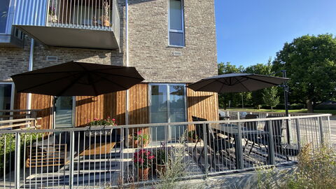 2 Bedrooms - 5 People - Close To Metro: Altan / terrasse / gårdhave, Udendørs