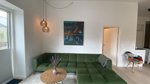 2 Bedrooms - 5 People - Close To Metro: Frokostlokale, Køkken, Stue