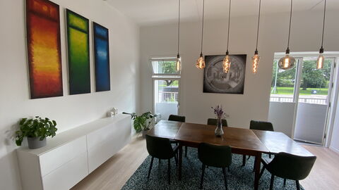 2 Bedrooms - 5 People - Close To Metro: Frokostlokale, Køkken, Stue