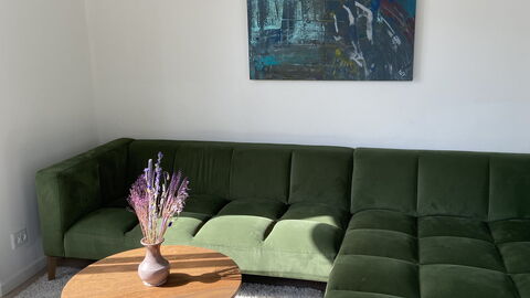 2 Bedrooms - 5 People - Close To Metro: Frokostlokale, Køkken, Stue