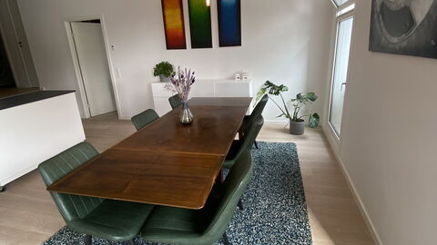 2 Bedrooms - 5 People - Close To Metro: Frokostlokale, Køkken, Stue