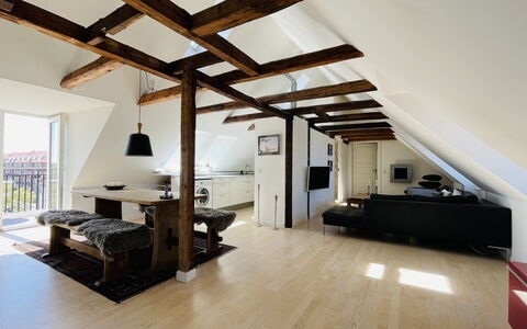 Amager - 5 People - 2 Bedrooms - Balcony: Frokostlokale, Køkken, Stue