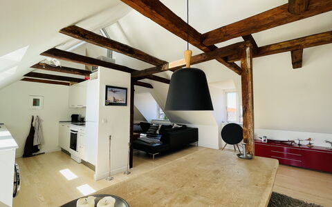 Amager - 5 People - 2 Bedrooms - Balcony: Frokostlokale, Køkken, Stue