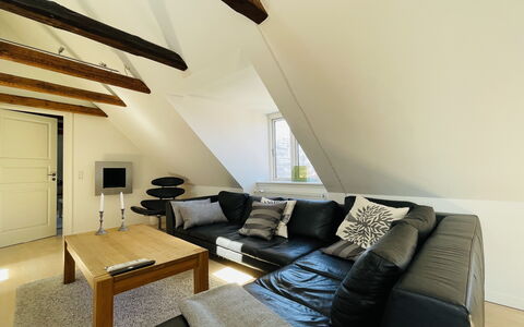 Amager - 5 People - 2 Bedrooms - Balcony: Frokostlokale, Køkken, Stue