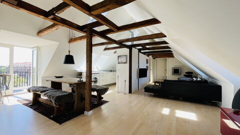 Amager - 5 People - 2 Bedrooms - Balcony: Frokostlokale, Køkken, Stue