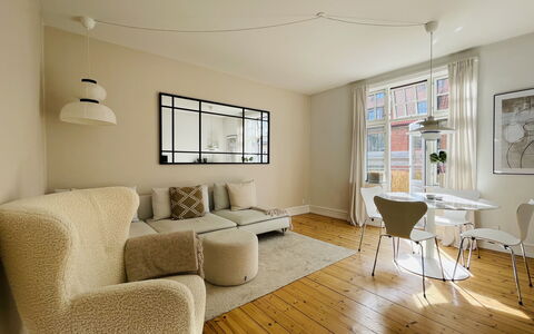 Østerbro - 1 Bedroom - 2 People: Frokostlokale, Stue