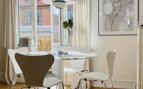 Østerbro - 1 Bedroom - 2 People: Frokostlokale, Stue