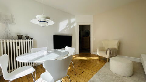 Østerbro - 1 Bedroom - 2 People: Frokostlokale, Stue