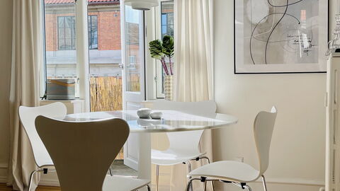 Østerbro - 1 Bedroom - 2 People: Frokostlokale, Stue