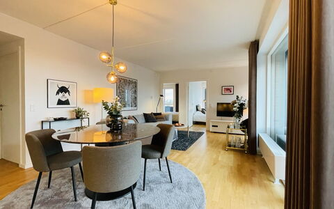 2 Bedrooms - 4 People - Free Parking: Frokostlokale, Stue