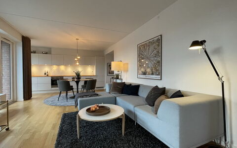 2 Bedrooms - 4 People - Free Parking: Frokostlokale, Køkken, Stue