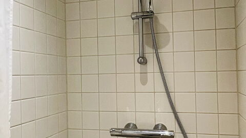 2 Bedrooms - 4 People - Free Parking: Badeværelse