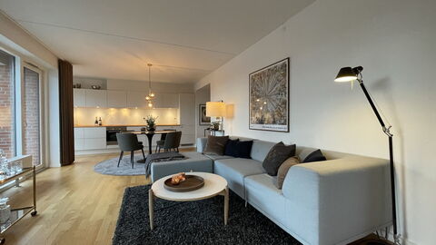 2 Bedrooms - 4 People - Free Parking: Frokostlokale, Køkken, Stue