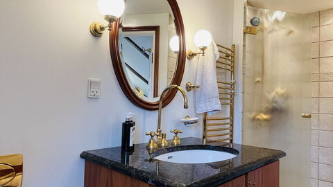 Ultimate Location - Private Roof Terrace - 2 Bedrooms - 4 People: Badeværelse