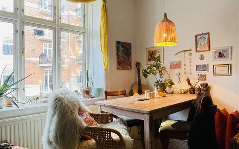 Østerbro - Good Karma - Close Metro 3 People: Frokostlokale, Stue