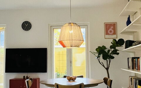 Townhouse- Nørrebro - 2 Levels - 4 People: Frokostlokale, Køkken, Stue