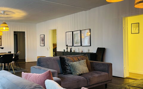 Pedestrian Street - Center - 7 Br - 14 Guests: Stue