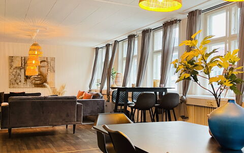 Pedestrian Street - Center - 7 Br - 14 Guests: Frokostlokale, Stue