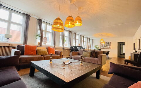 Pedestrian Street - Center - 7 Br - 14 Guests: Stue