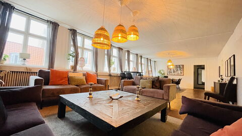 Pedestrian Street - Center - 7 Br - 14 Guests: Stue