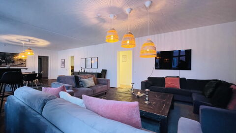 Pedestrian Street - Center - 7 Br - 14 Guests: Stue