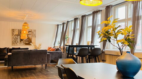 Pedestrian Street - Center - 7 Br - 14 Guests: Frokostlokale, Stue