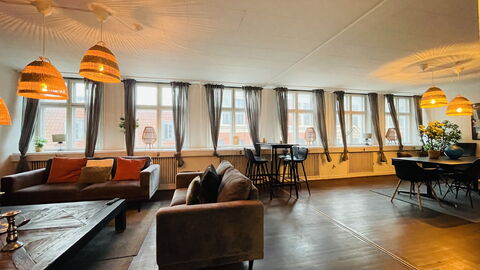 Pedestrian Street - Center - 7 Br - 14 Guests: Stue