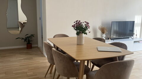 Nørrebro - 2br - 4 People - Close To Metro: Frokostlokale, Stue