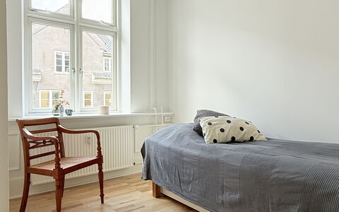 Center - 3 Br - 5 People - Close To Metro- Balcony: soveværelse