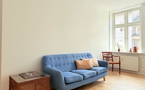 Center - 3 Br - 5 People - Close To Metro- Balcony: Stue