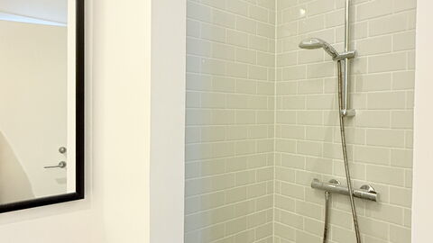 Center - 3 Br - 5 People - Close To Metro- Balcony: Badeværelse