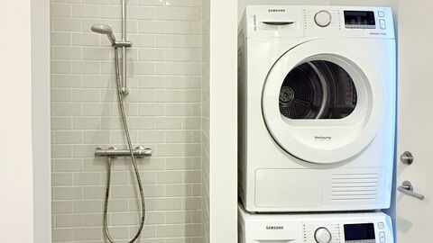 Center - 3 Br - 5 People - Close To Metro- Balcony: Badeværelse