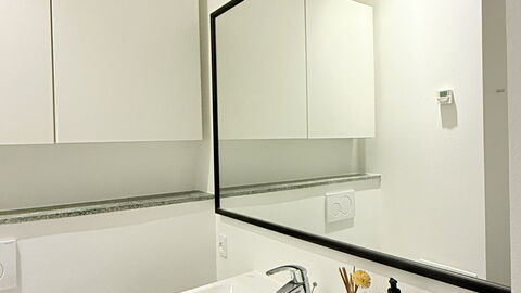 Center - 3 Br - 5 People - Close To Metro- Balcony: Badeværelse