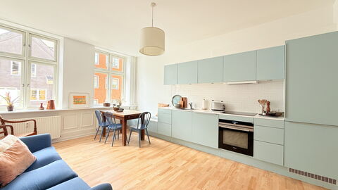 Center - 3 Br - 5 People - Close To Metro- Balcony: Køkken